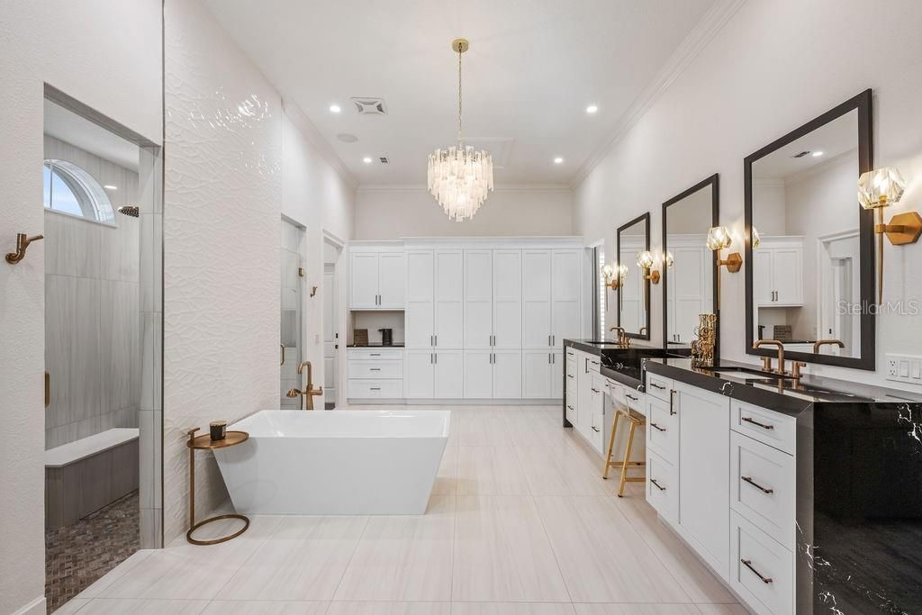 For Sale: $5,250,000 (5 beds, 6 baths, 7600 Square Feet)