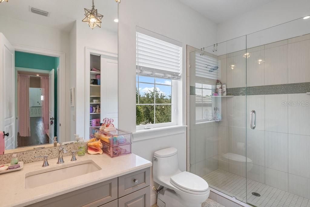 For Sale: $5,250,000 (5 beds, 6 baths, 7600 Square Feet)