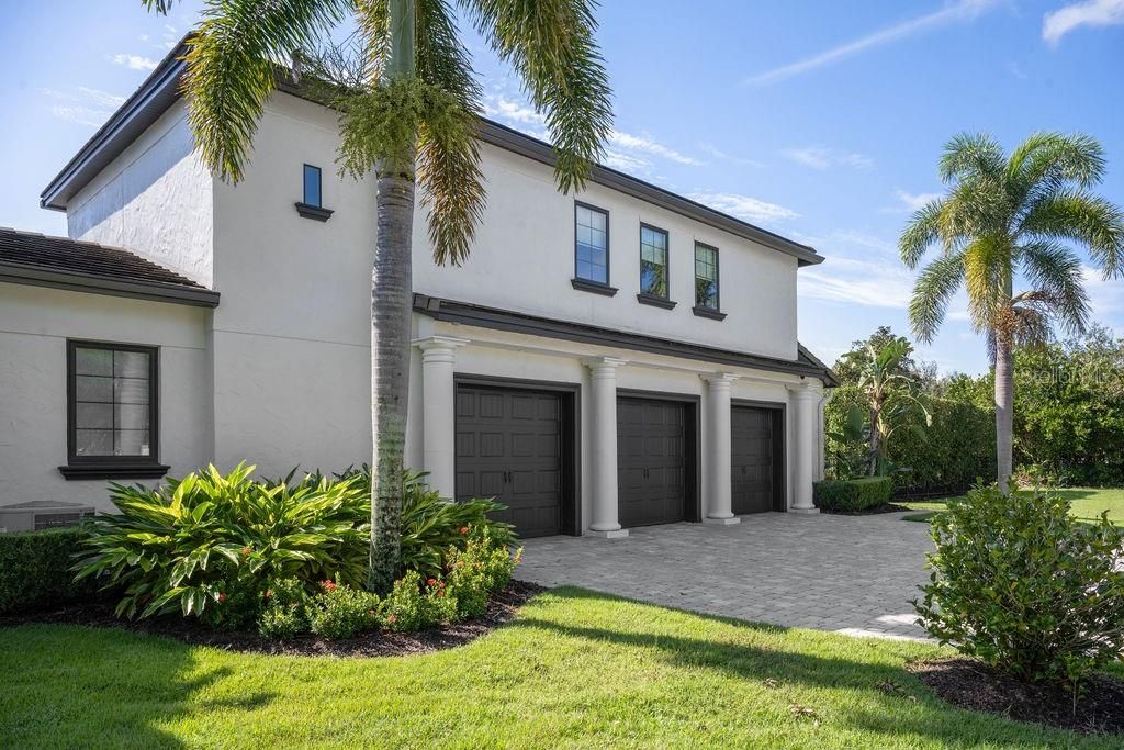 For Sale: $5,250,000 (5 beds, 6 baths, 7600 Square Feet)