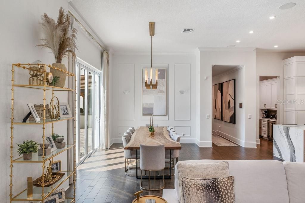 For Sale: $5,250,000 (5 beds, 6 baths, 7600 Square Feet)