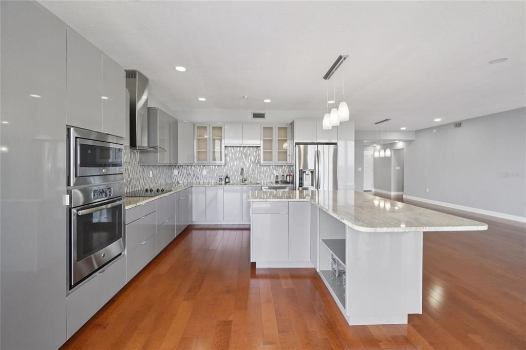 For Sale: $1,150,000 (2 beds, 2 baths, 1930 Square Feet)