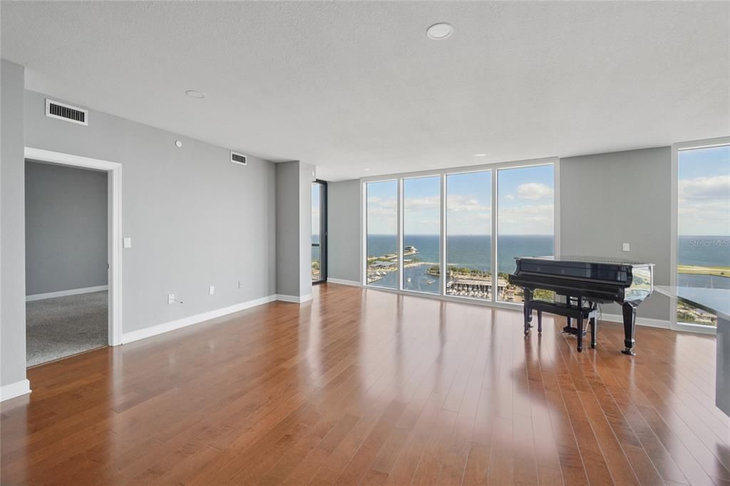 For Sale: $1,150,000 (2 beds, 2 baths, 1930 Square Feet)