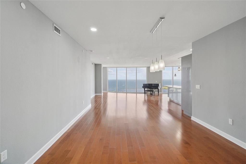 For Sale: $1,150,000 (2 beds, 2 baths, 1930 Square Feet)