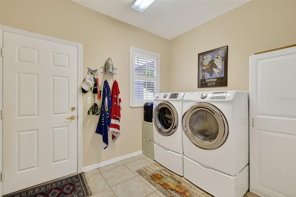 For Sale: $419,000 (3 beds, 2 baths, 1936 Square Feet)