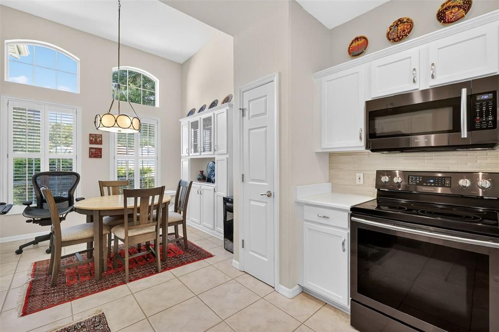 For Sale: $419,000 (3 beds, 2 baths, 1936 Square Feet)