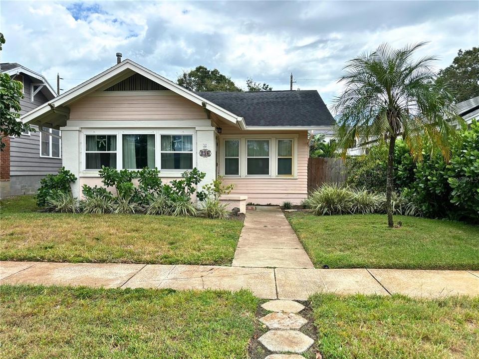 Recently Sold: $775,000 (2 beds, 1 baths, 1232 Square Feet)