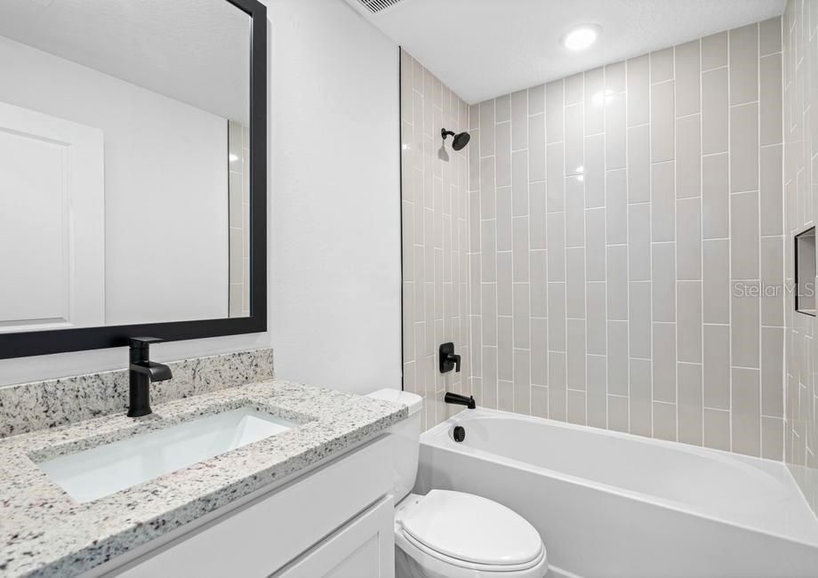 For Sale: $299,900 (2 beds, 2 baths, 1032 Square Feet)