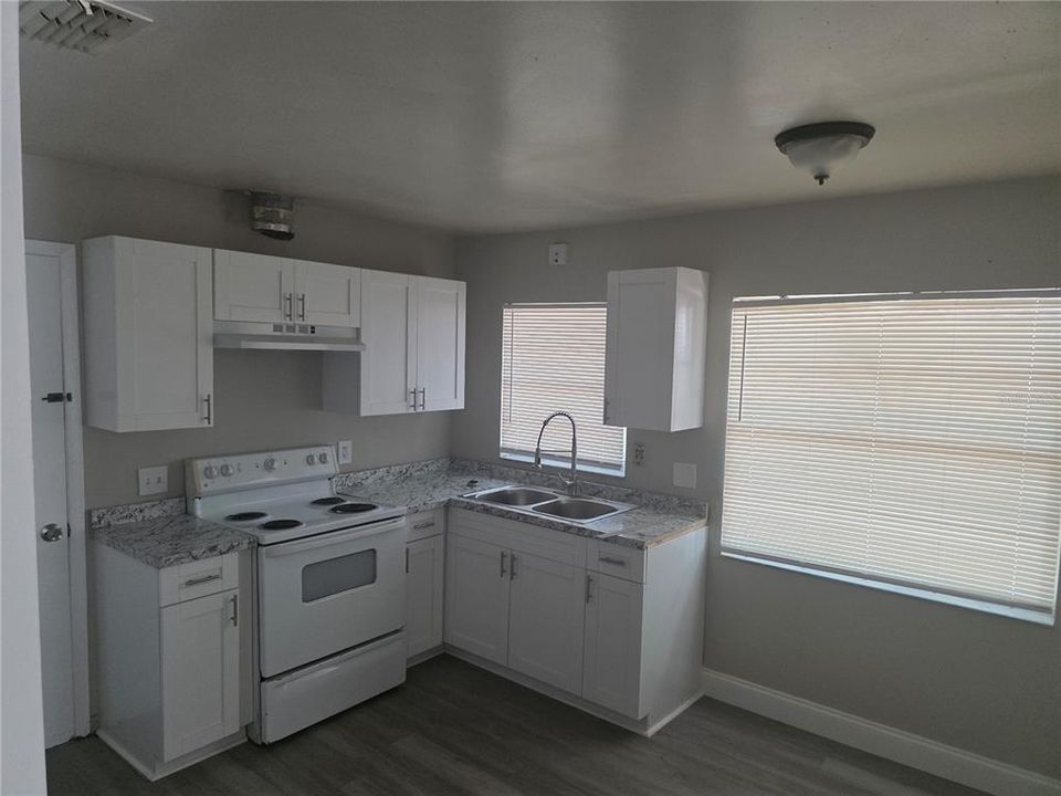 Activo con contrato: $350,000 (0 camas, 0 baños, 1584 Pies cuadrados)