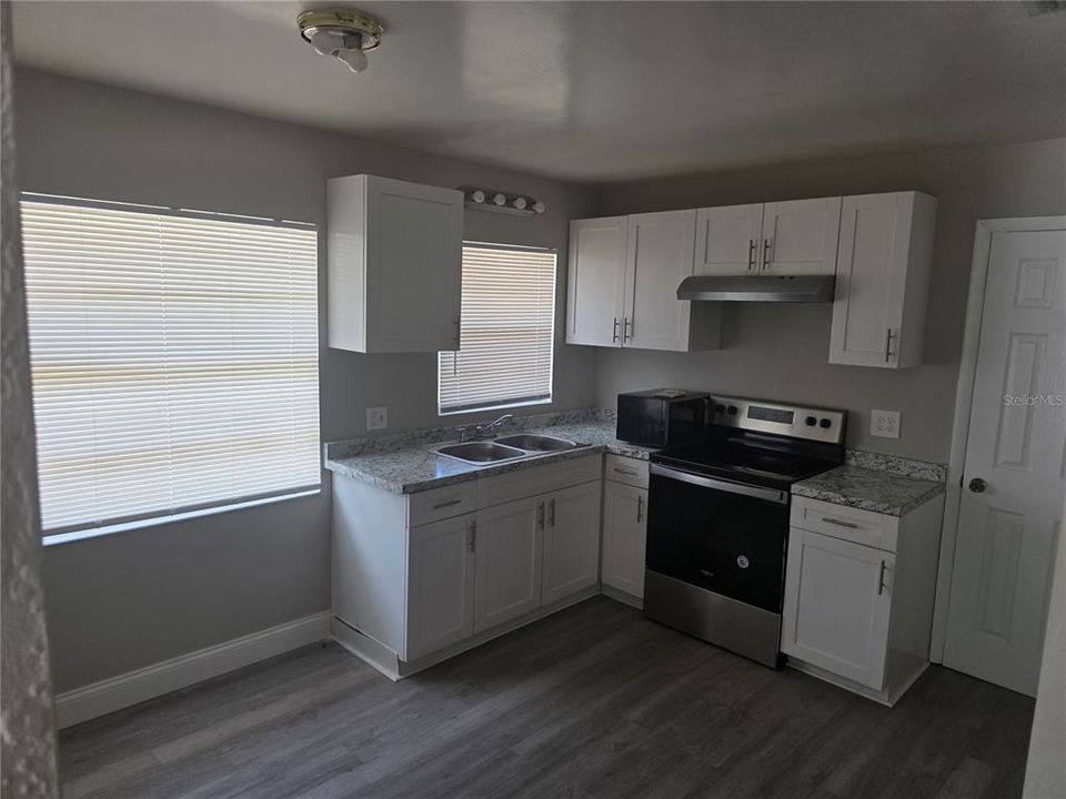 Activo con contrato: $350,000 (0 camas, 0 baños, 1584 Pies cuadrados)