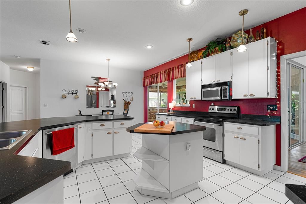 待售: $515,000 (4 贝兹, 2 浴室, 2341 平方英尺)