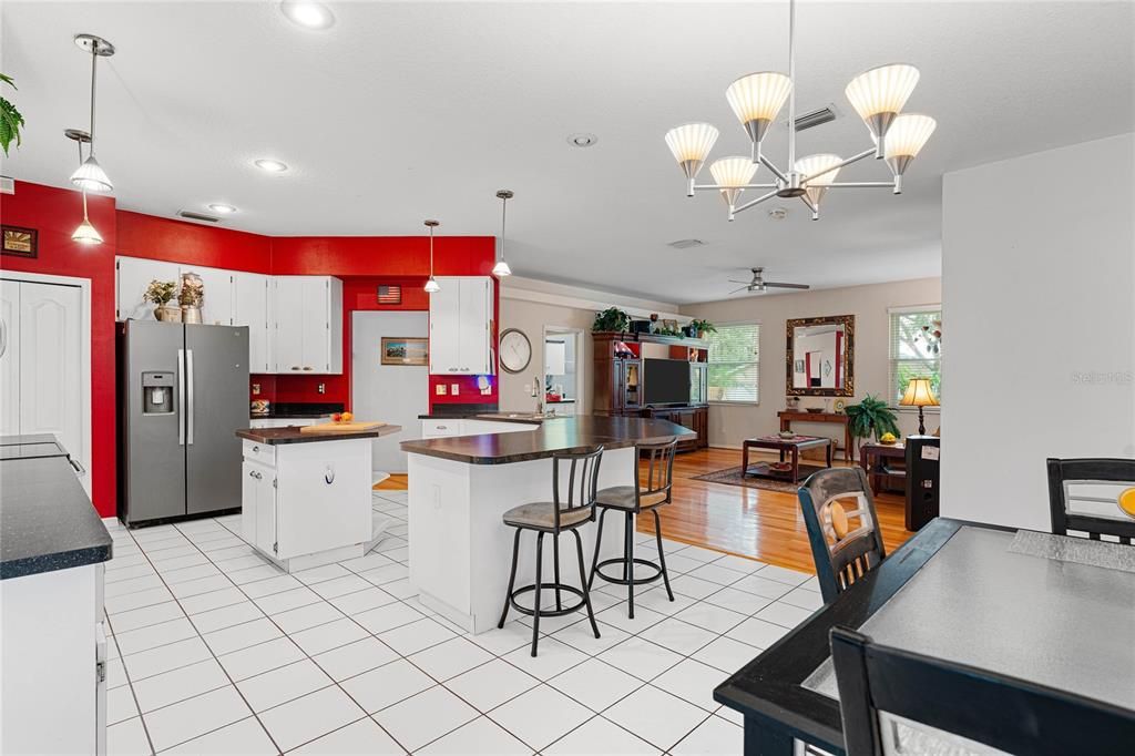 待售: $515,000 (4 贝兹, 2 浴室, 2341 平方英尺)