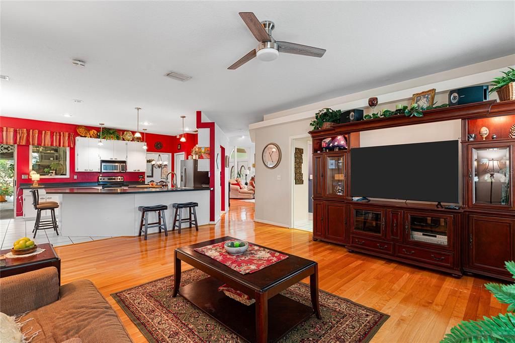 待售: $515,000 (4 贝兹, 2 浴室, 2341 平方英尺)