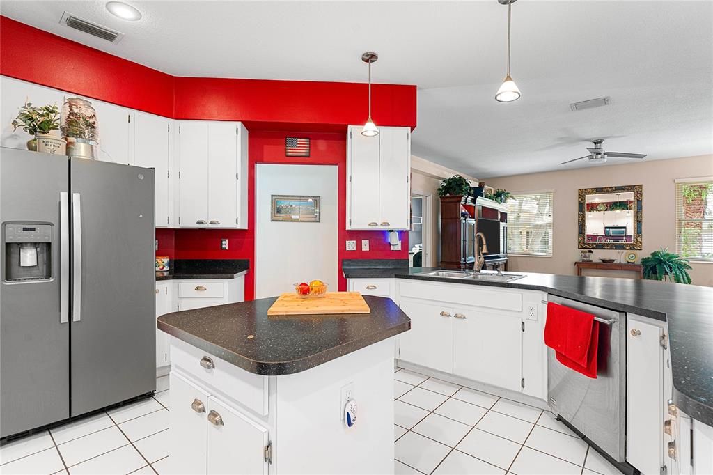 待售: $515,000 (4 贝兹, 2 浴室, 2341 平方英尺)