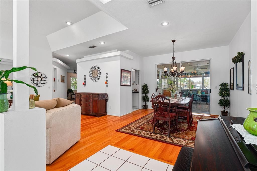 待售: $515,000 (4 贝兹, 2 浴室, 2341 平方英尺)