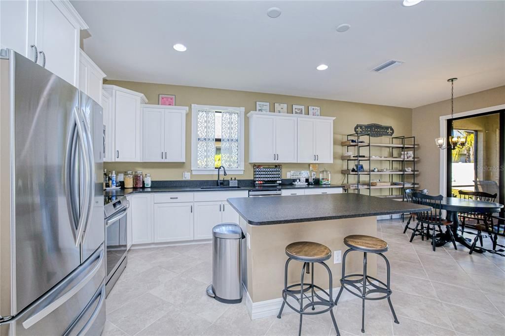 Active With Contract: $295,000 (3 beds, 2 baths, 1684 Square Feet)