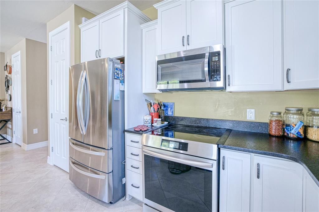 Active With Contract: $295,000 (3 beds, 2 baths, 1684 Square Feet)