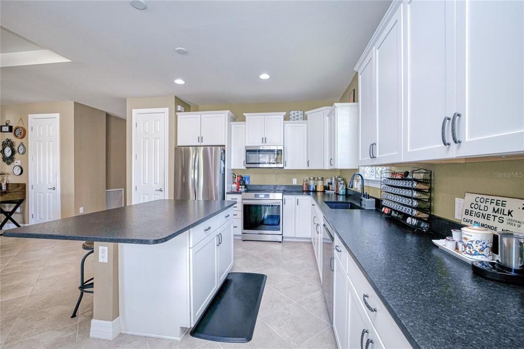 Active With Contract: $295,000 (3 beds, 2 baths, 1684 Square Feet)