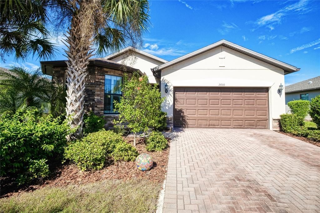 Active With Contract: $295,000 (3 beds, 2 baths, 1684 Square Feet)