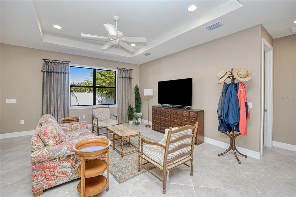 Active With Contract: $295,000 (3 beds, 2 baths, 1684 Square Feet)