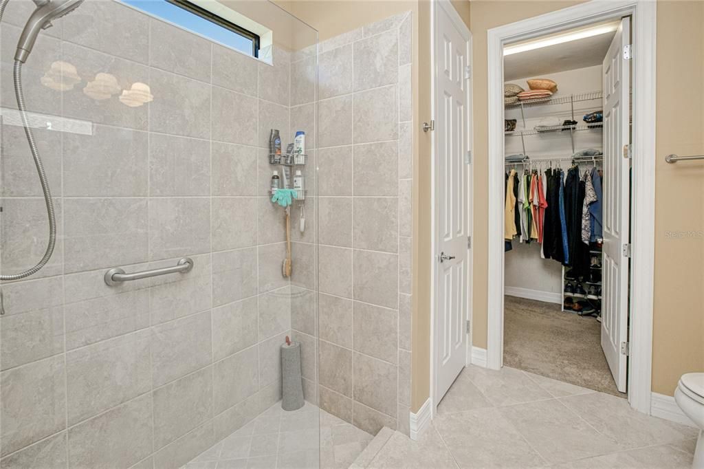 Active With Contract: $295,000 (3 beds, 2 baths, 1684 Square Feet)