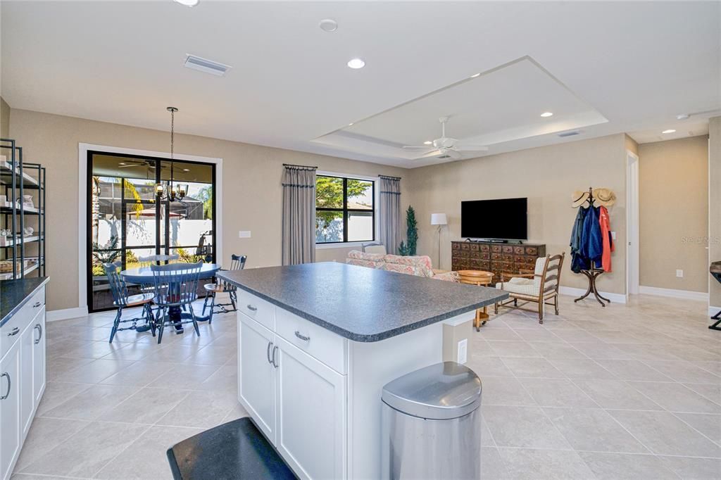 Active With Contract: $295,000 (3 beds, 2 baths, 1684 Square Feet)