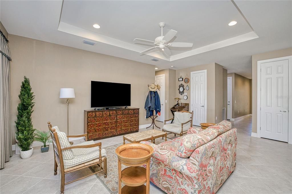 Active With Contract: $295,000 (3 beds, 2 baths, 1684 Square Feet)