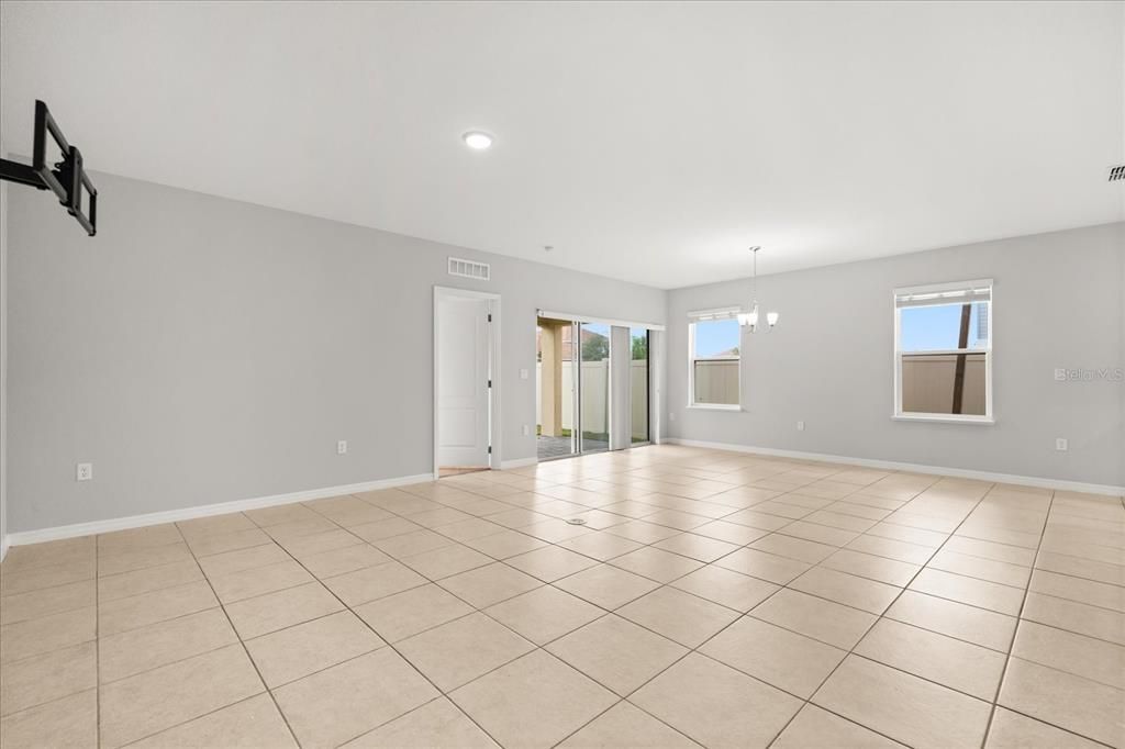 For Sale: $384,900 (4 beds, 2 baths, 1994 Square Feet)