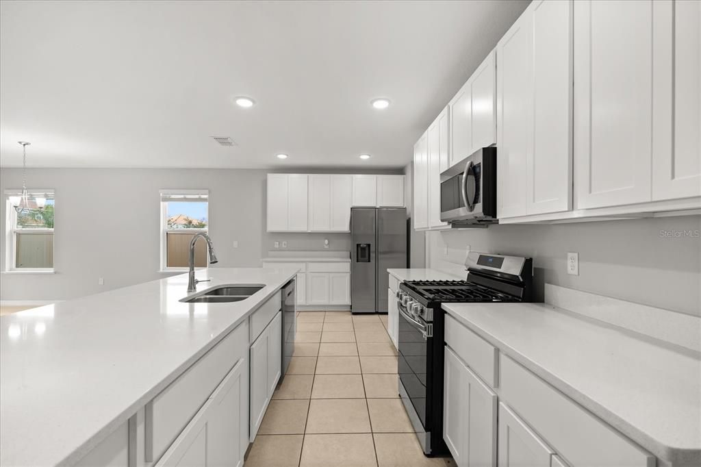 For Sale: $384,900 (4 beds, 2 baths, 1994 Square Feet)