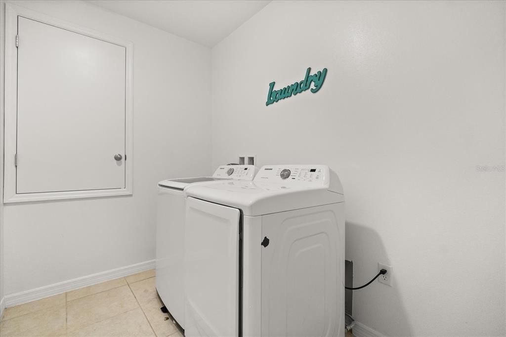 For Sale: $384,900 (4 beds, 2 baths, 1994 Square Feet)