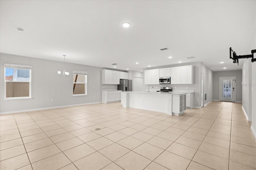 For Sale: $384,900 (4 beds, 2 baths, 1994 Square Feet)