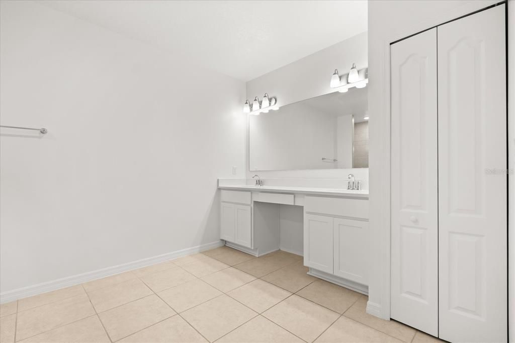 For Sale: $384,900 (4 beds, 2 baths, 1994 Square Feet)