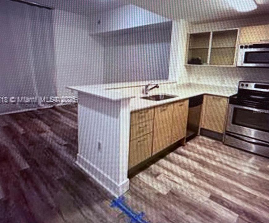 待售: $340,000 (1 贝兹, 1 浴室, 679 平方英尺)