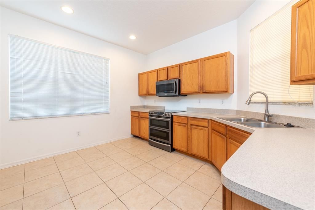 For Sale: $215,000 (2 beds, 2 baths, 1328 Square Feet)