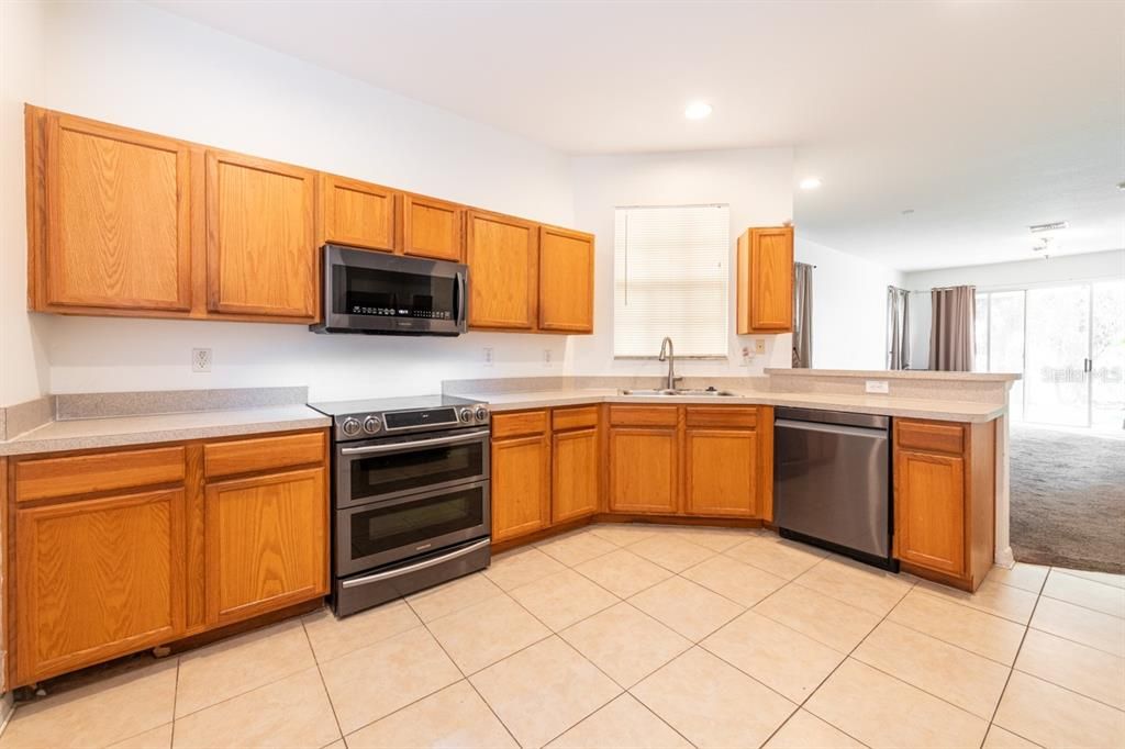 For Sale: $215,000 (2 beds, 2 baths, 1328 Square Feet)