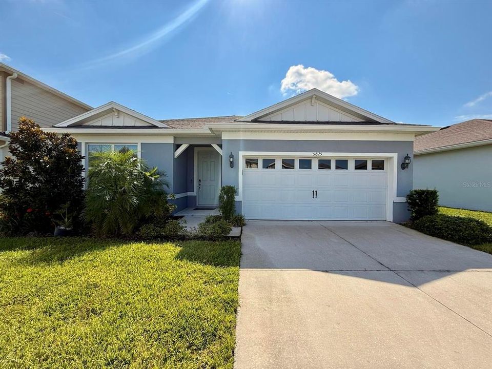 Recently Rented: $2,600 (3 beds, 2 baths, 2144 Square Feet)