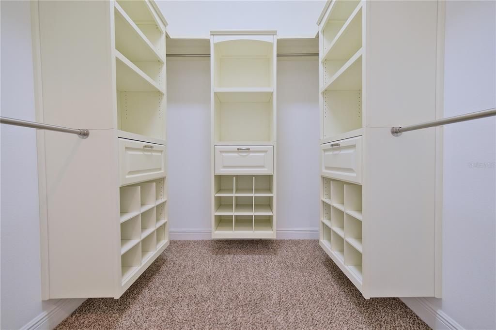 合同活跃: $829,000 (4 贝兹, 3 浴室, 3164 平方英尺)