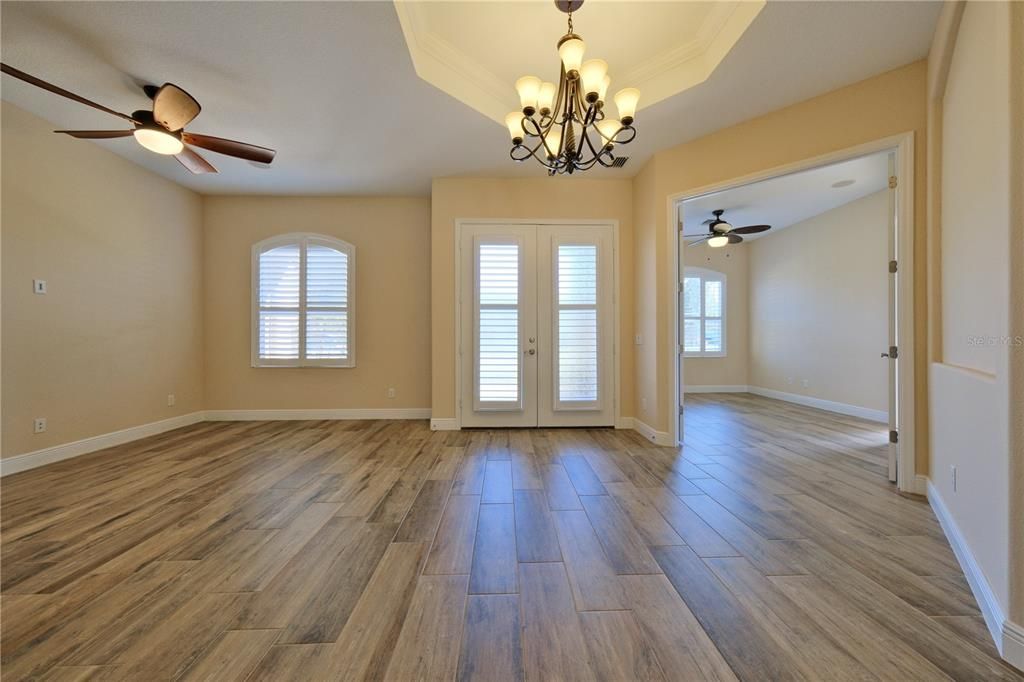 合同活跃: $829,000 (4 贝兹, 3 浴室, 3164 平方英尺)