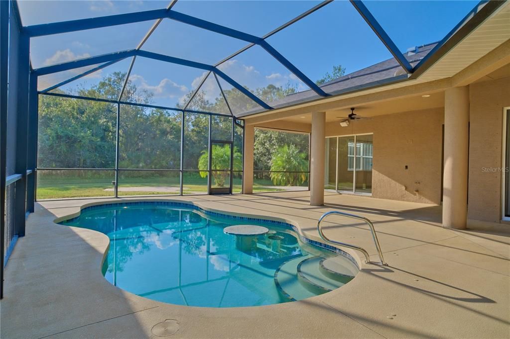 合同活跃: $829,000 (4 贝兹, 3 浴室, 3164 平方英尺)