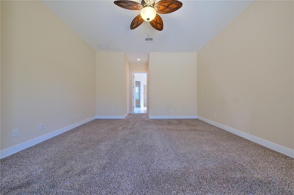 合同活跃: $829,000 (4 贝兹, 3 浴室, 3164 平方英尺)