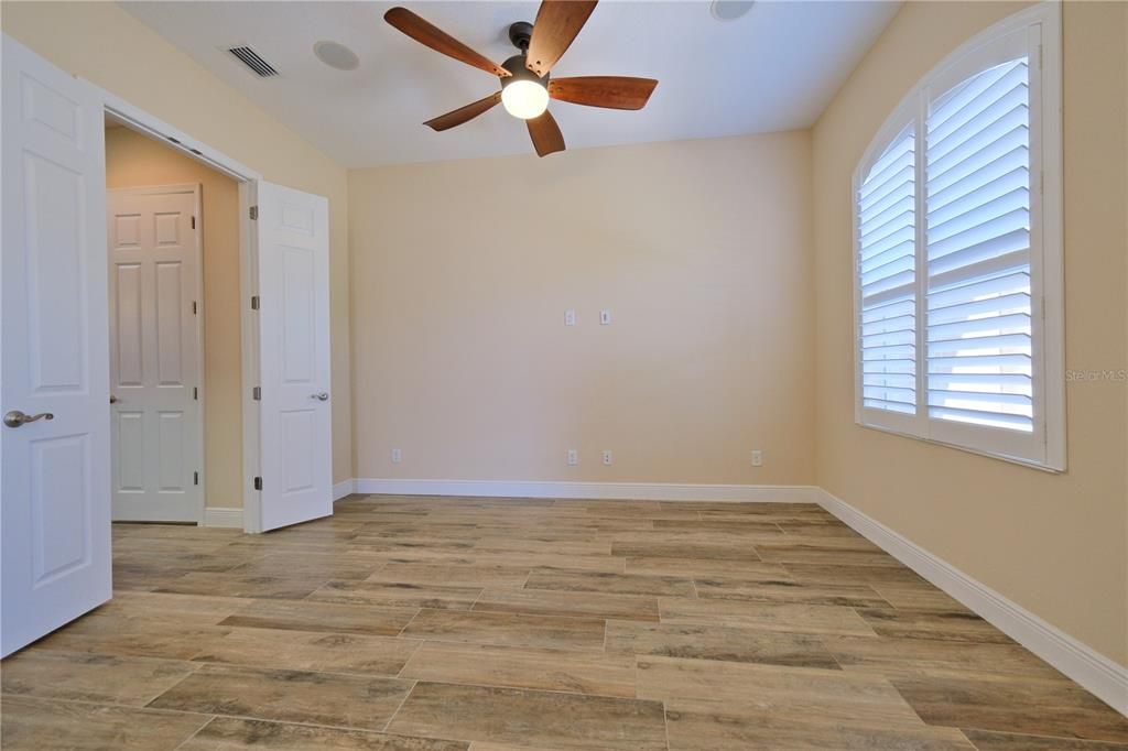 合同活跃: $829,000 (4 贝兹, 3 浴室, 3164 平方英尺)