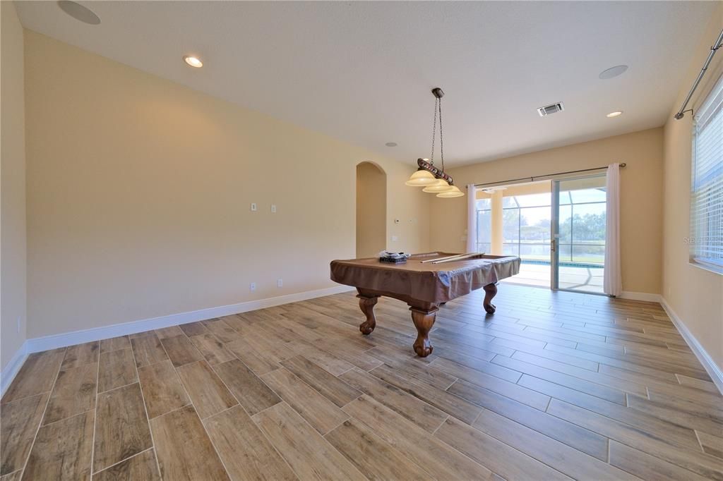 合同活跃: $829,000 (4 贝兹, 3 浴室, 3164 平方英尺)