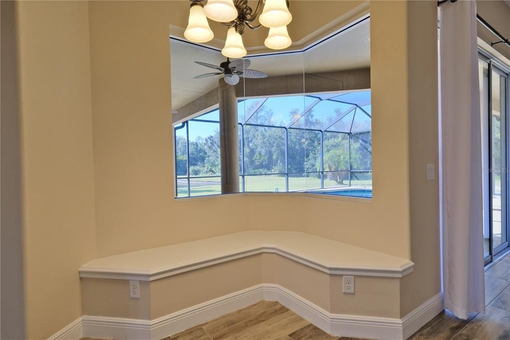 合同活跃: $829,000 (4 贝兹, 3 浴室, 3164 平方英尺)