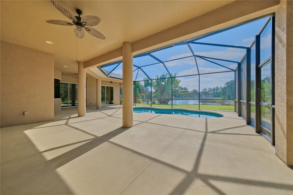 合同活跃: $829,000 (4 贝兹, 3 浴室, 3164 平方英尺)