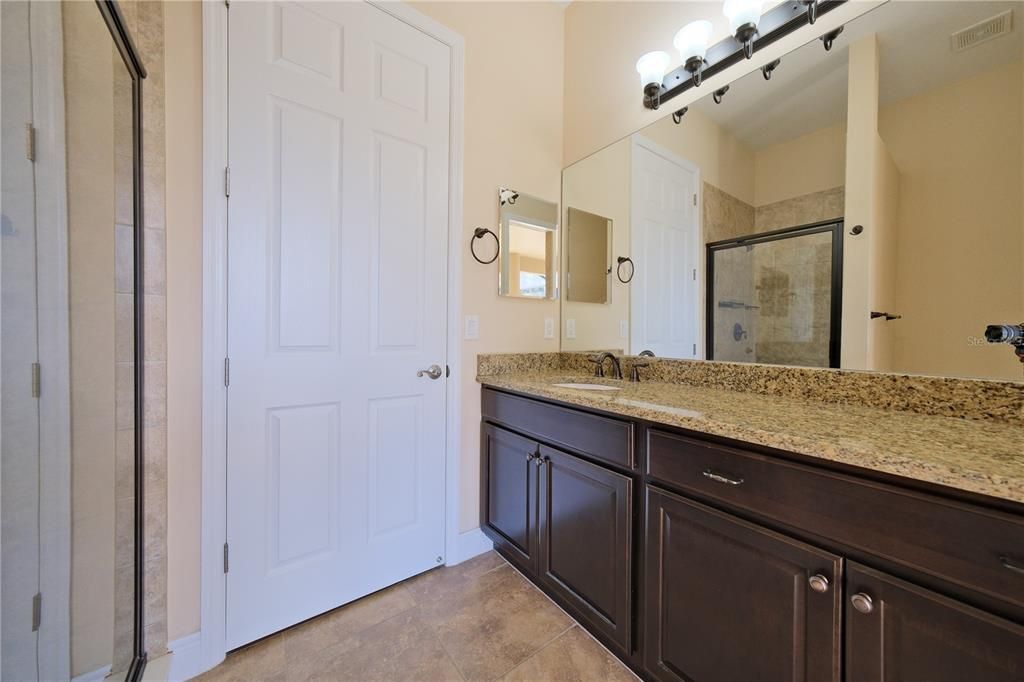 合同活跃: $829,000 (4 贝兹, 3 浴室, 3164 平方英尺)