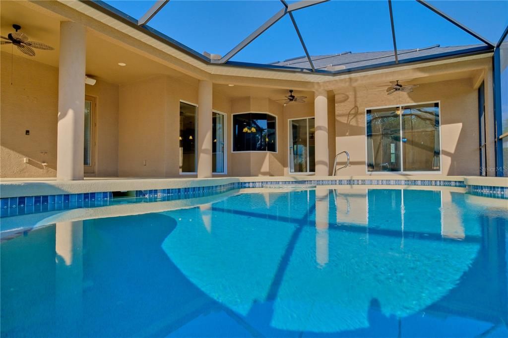 合同活跃: $829,000 (4 贝兹, 3 浴室, 3164 平方英尺)