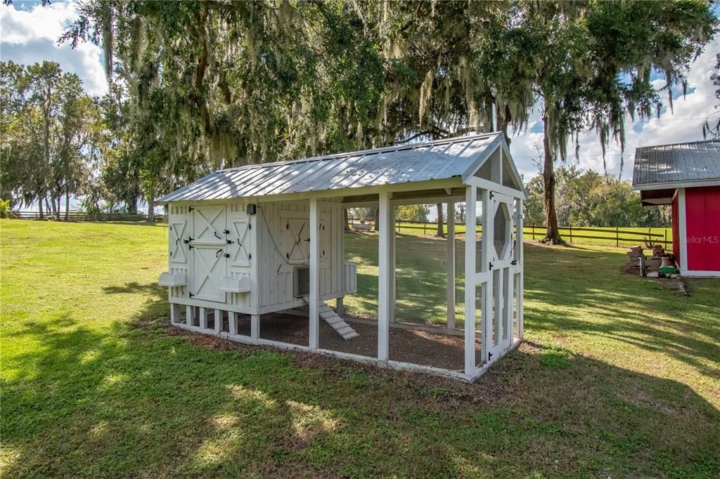 合同活跃: $850,000 (4 贝兹, 3 浴室, 2416 平方英尺)