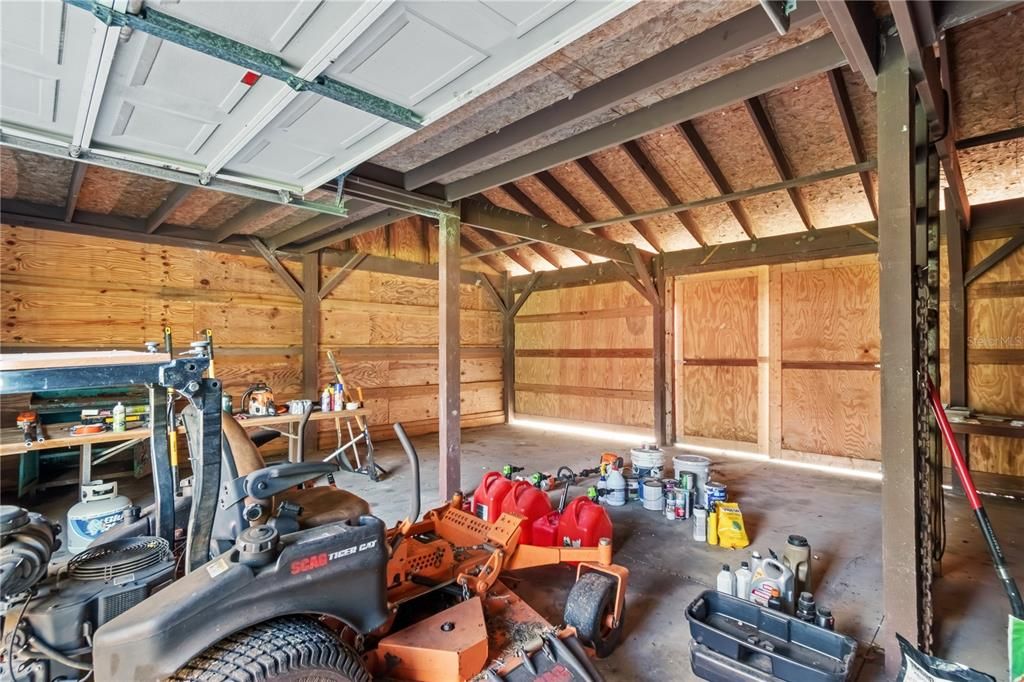 合同活跃: $850,000 (4 贝兹, 3 浴室, 2416 平方英尺)