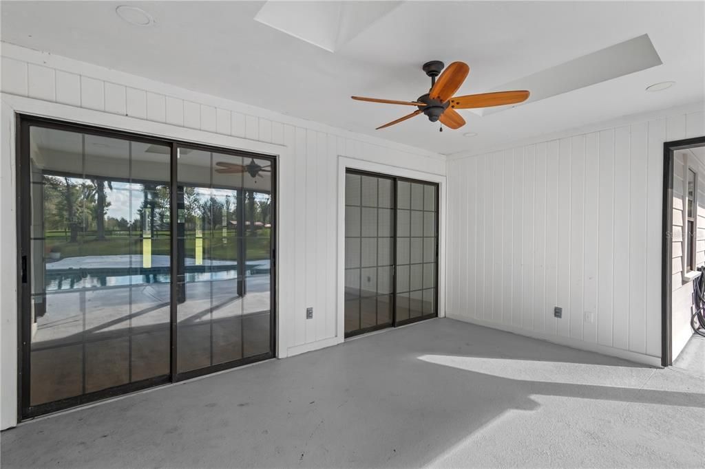 合同活跃: $850,000 (4 贝兹, 3 浴室, 2416 平方英尺)