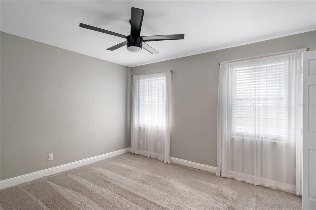 合同活跃: $850,000 (4 贝兹, 3 浴室, 2416 平方英尺)