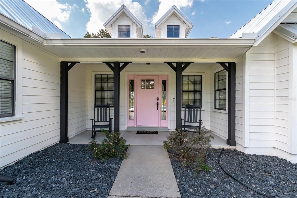 合同活跃: $850,000 (4 贝兹, 3 浴室, 2416 平方英尺)